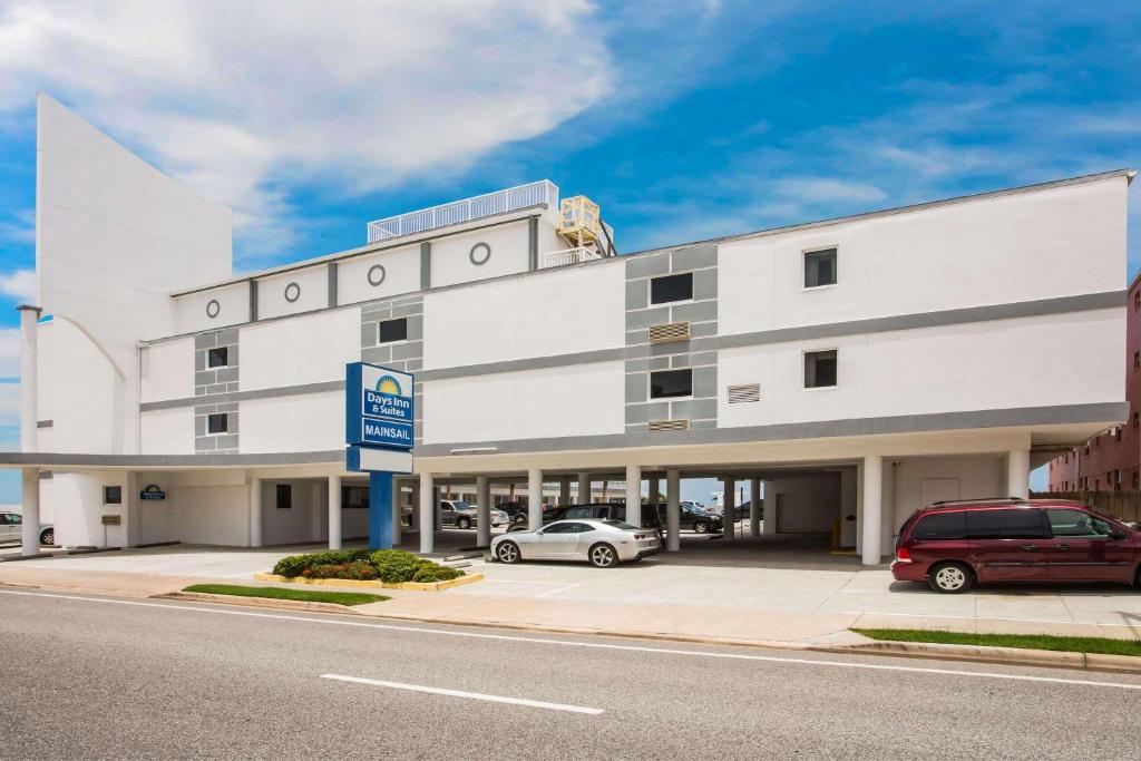 Days Inn by Wyndham Ormond Beach Mainsail Oceanfront Main image 1